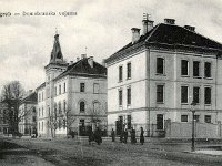 Domobranska vojarna, Ilica, Črnomerec. Izgrađena je 1899. godine. 1930. godine velika eksplozija streljiva u krugu vojarne teško je oštetila i crkvu na sv. Duhu